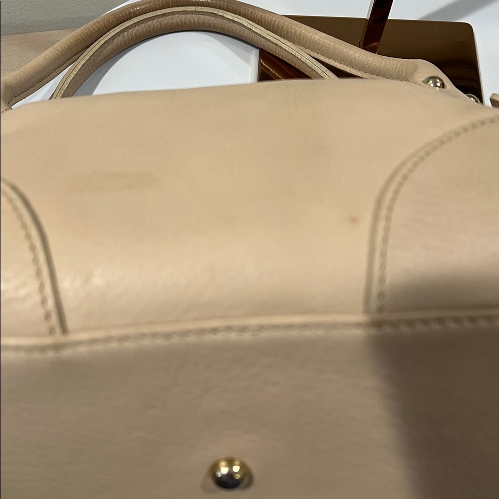 Dooney & Bourke Cream Leather Shoulder Bag - Picture 11 of 16